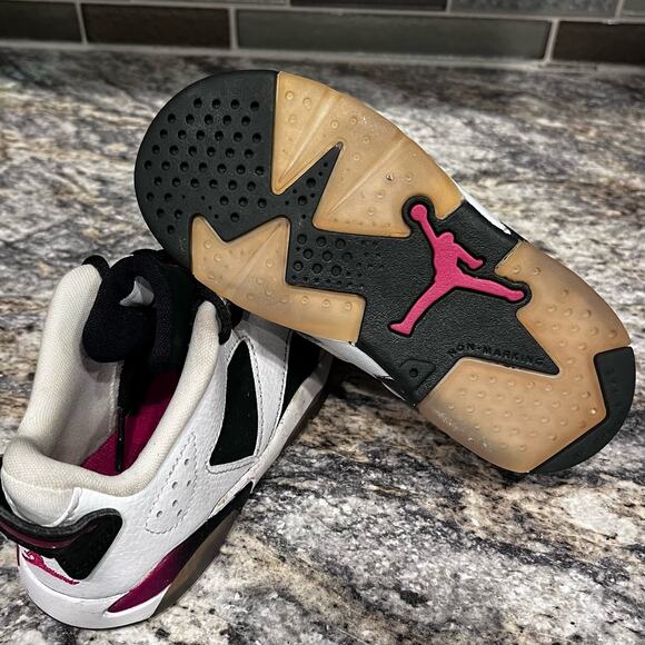 Nike Air Jordan VI 6 Toddler 8 Retro Low Sneakers - Picture 5 of 5